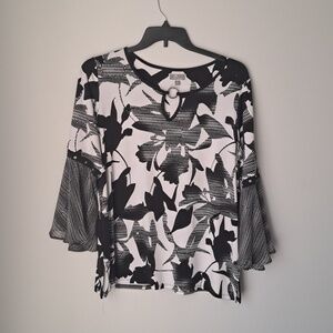 JM Collection Black and White Floral Bell-Sleeve Top
